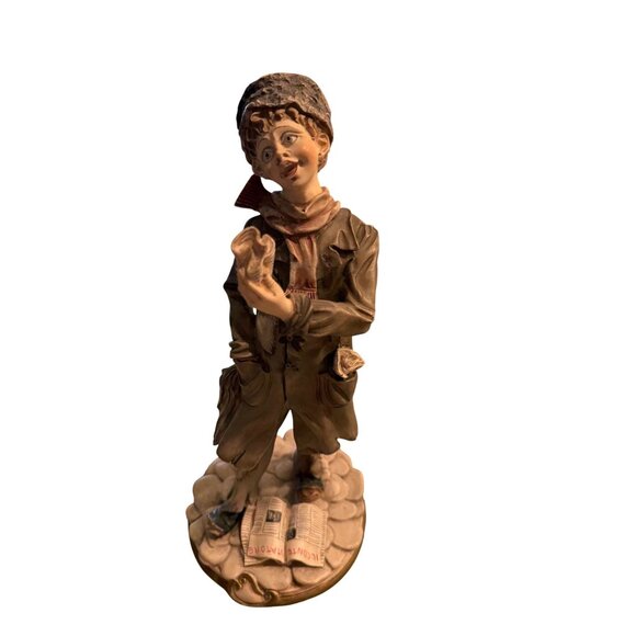 Vtg Giuseppe cappe? Capodimonte Porcelain newspaper Figurine Hand-Painted Italy
